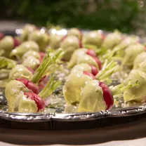 Ridikėliai su žaliuoju bazilikų sviestu