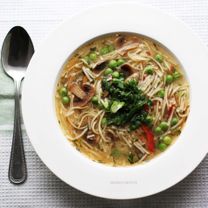 Мисо-суп с макаронами и шампиньонами