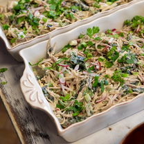 Jūros daržovių ir SOBA makaronų salotos