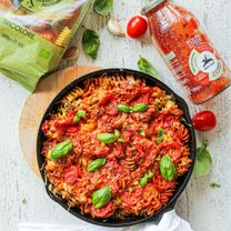 Makaronivorm tomati ja mozzarella juustuga