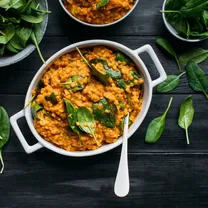 Tушеная из красной чечевицы и сладкого картофеля