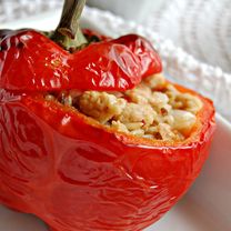 Перец, фаршированный соевым мясом и диким рисом