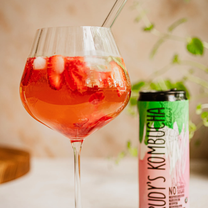 Maasika ja kombucha limonaad