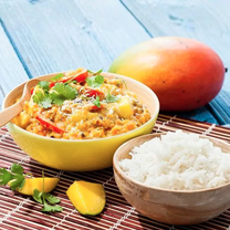 Mango ja kookoskarri punaste läätsedega