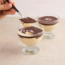 Zemesriekstu sviesta un šokolādes deserts