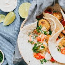 Falafel pita leiva ja tahini jogurtikastmega