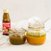 Варианты двух соусов с соком маракуйи