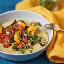 Polenta ahjus küpsetatud köögiviljadega