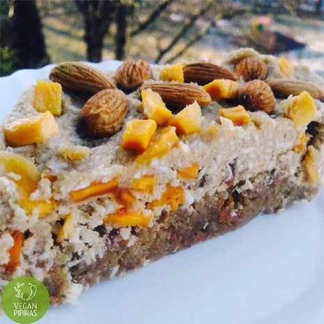 Лакомство с сушеными манго (торт без выпечки)