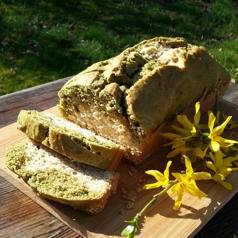 Веганский мраморный пирог с матча и кунжутом