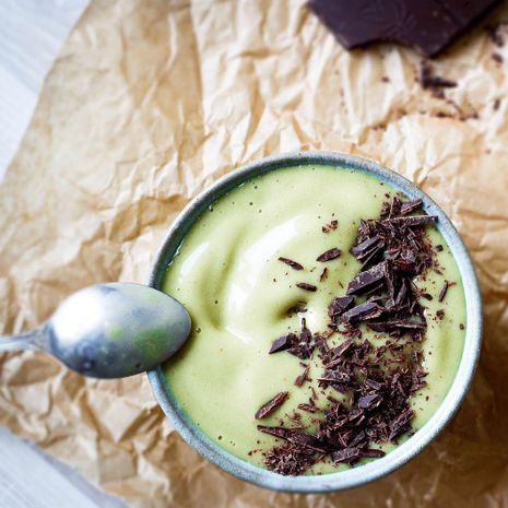 Žaliosios matcha arbatos ledai su šokoladu