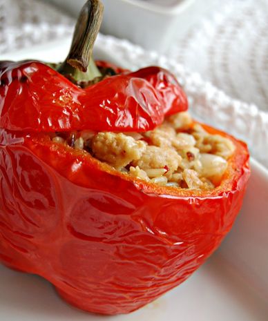 Перец, фаршированный соевым мясом и диким рисом