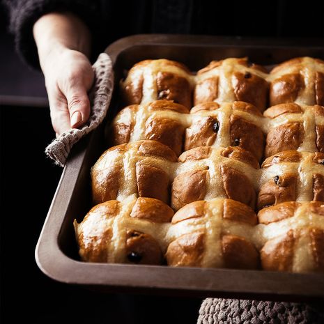HOT CROSS булочки с клубничным вареньем