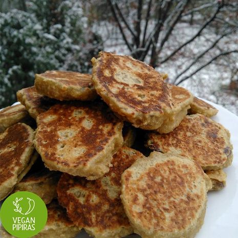 Веганские овсяные блины с изюмом