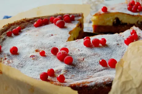Чизкейк с кардамоном и клюквой