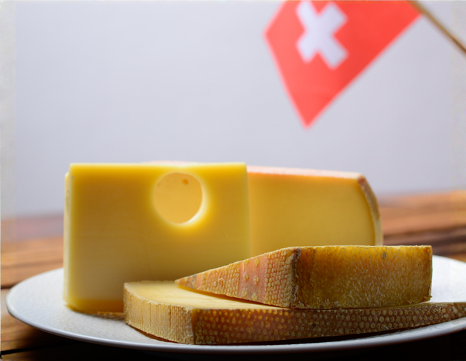 Garsiausi šveicariški sūriai: EMMENTAL, GRUYÈRE ir L'ETIVAZ